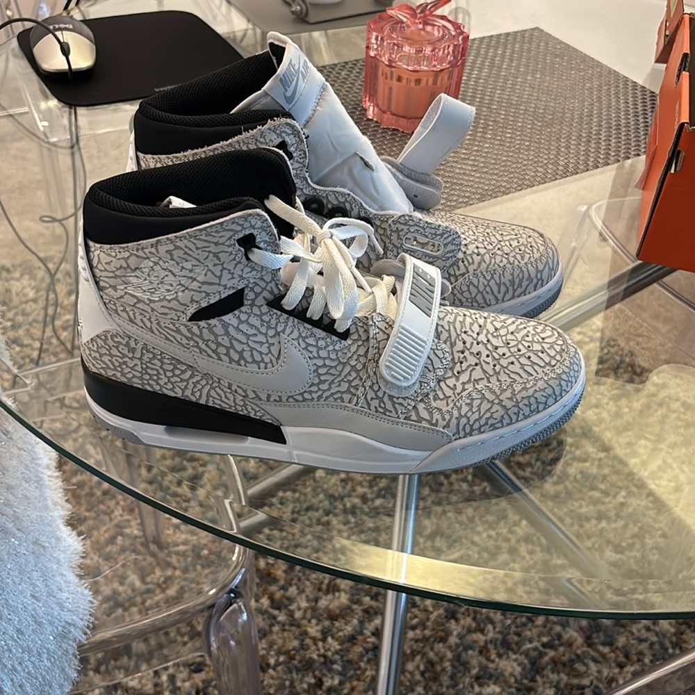 Nike - Picture 2 of 6